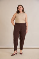 Pantalon mărime mare elastic cu nasturi – ciocolată