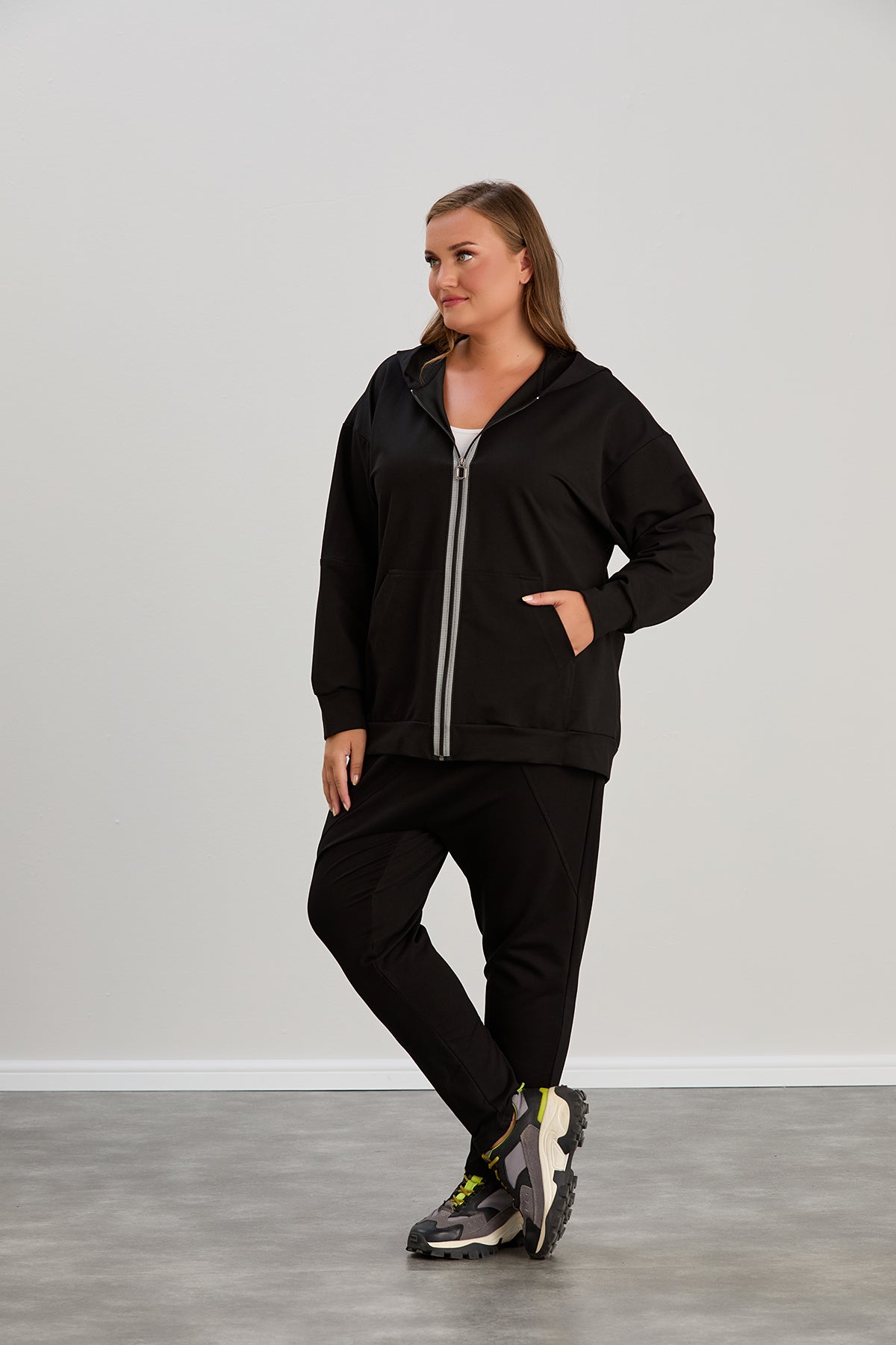 Colecție haine de damă mărimi mari toamnă-iarnă