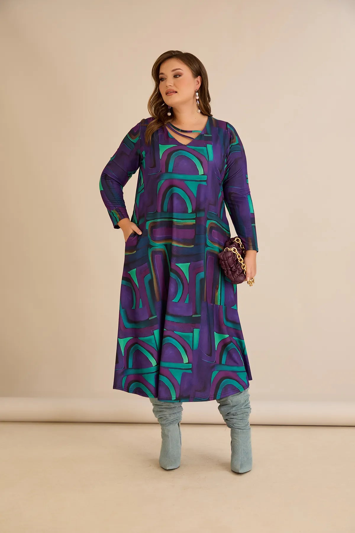 Rochie mărime mare croială linie A cu decolteu original