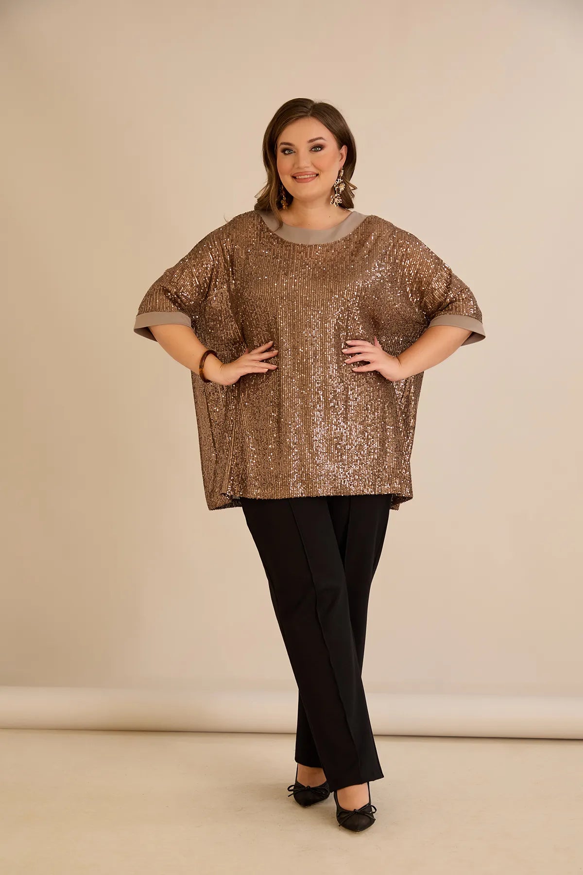 Bluză lejeră mărime mare cu mâneci raglan din paiete – Golden Night