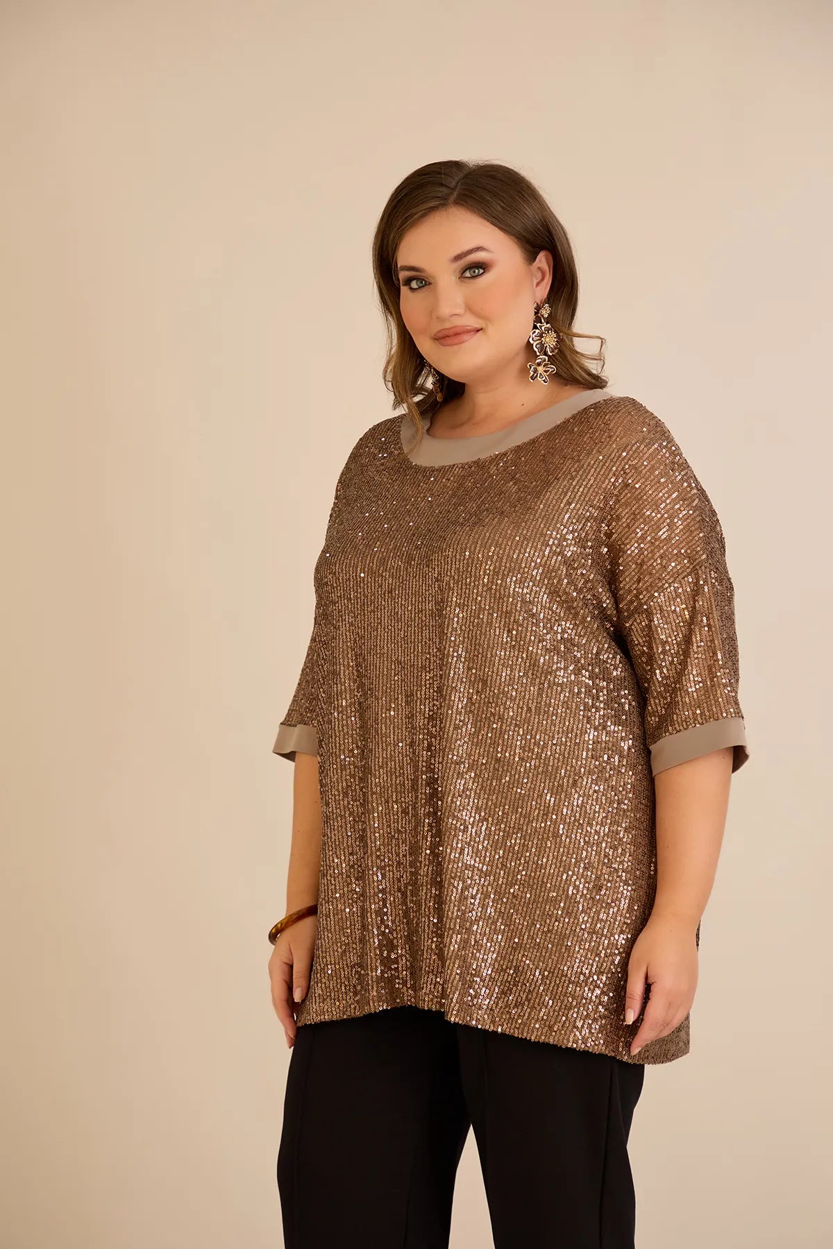 Bluză lejeră mărime mare cu mâneci raglan din paiete – Golden Night