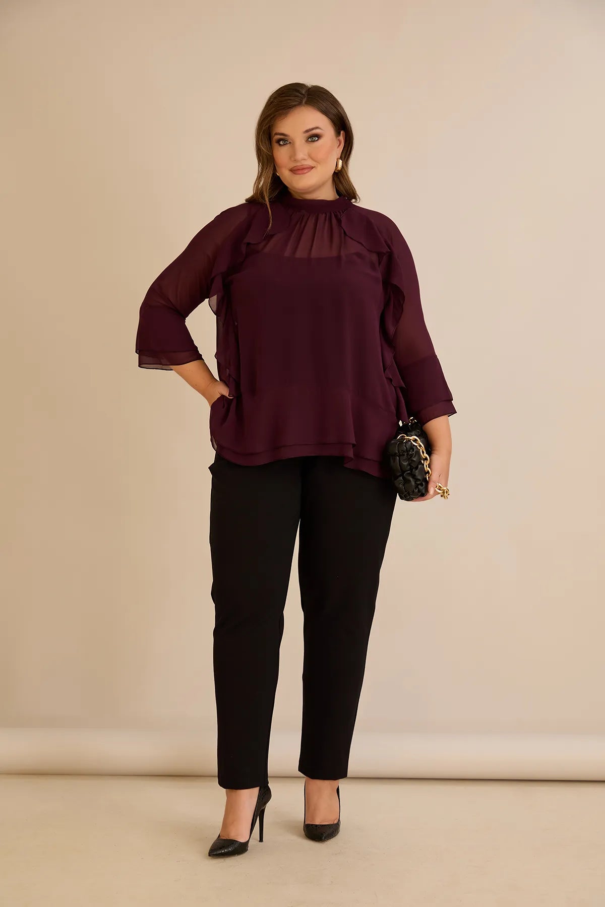 Bluză elegantă mărime mare din șifon cu volane – burgundy