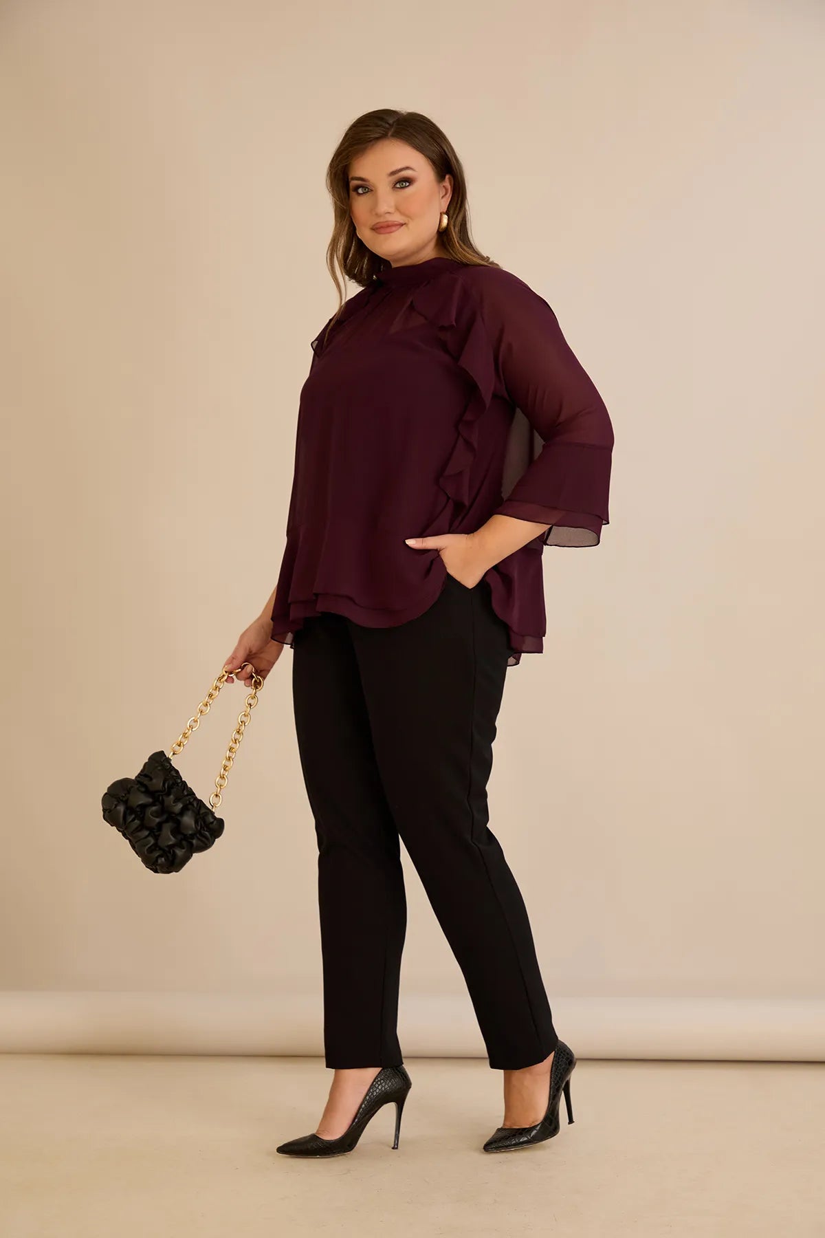 Bluză elegantă mărime mare din șifon cu volane – burgundy