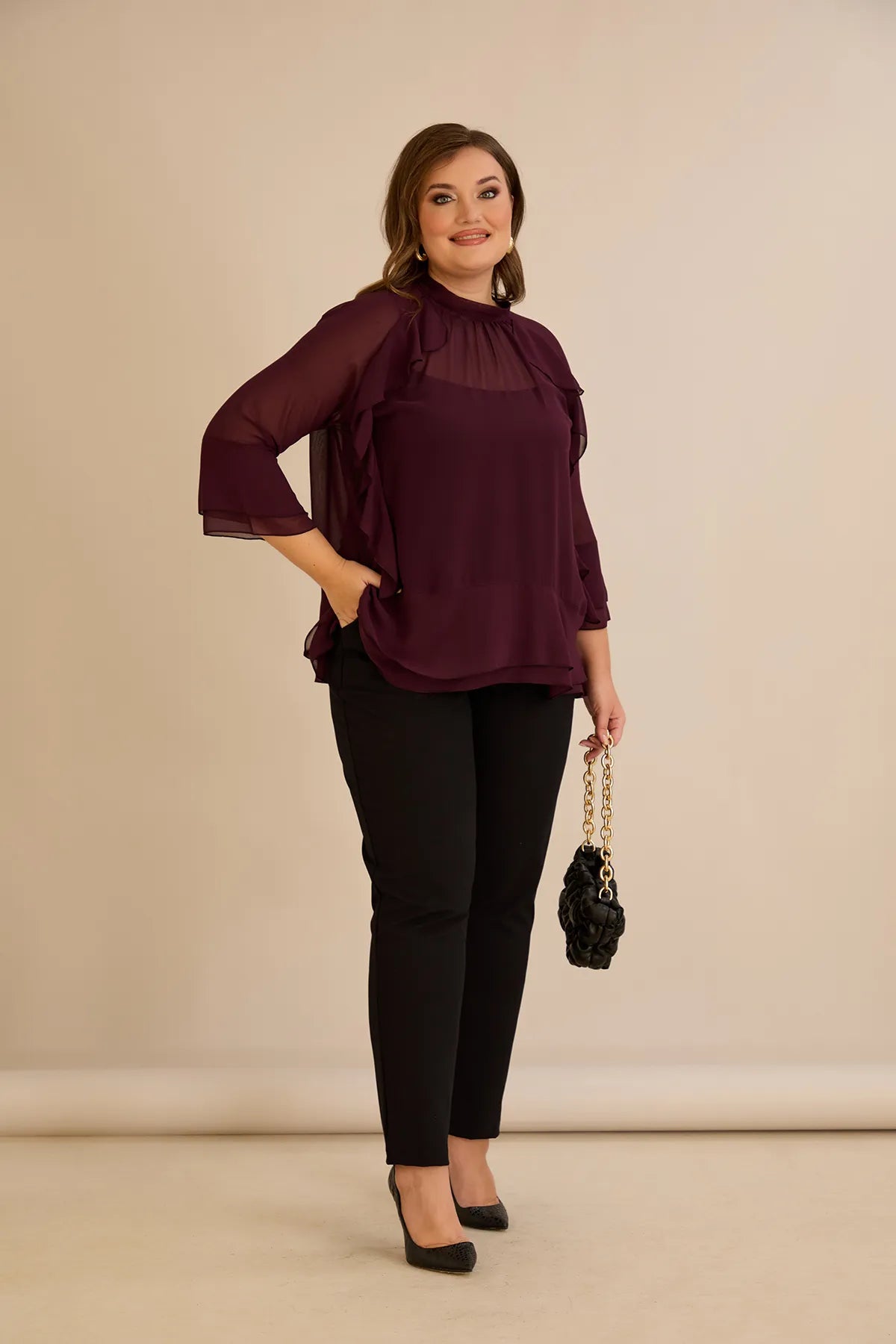 Bluză elegantă mărime mare din șifon cu volane – burgundy