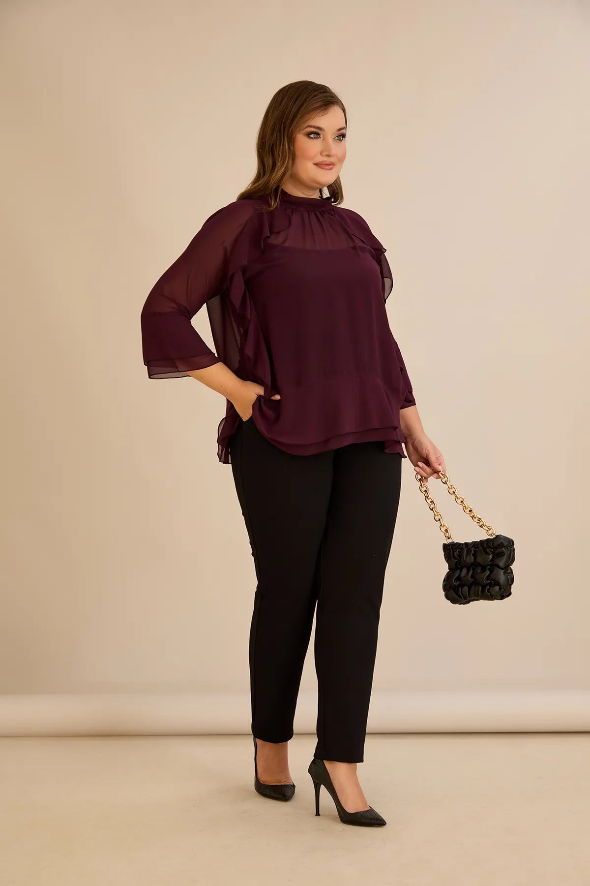 Bluză elegantă mărime mare din șifon cu volane – burgundy