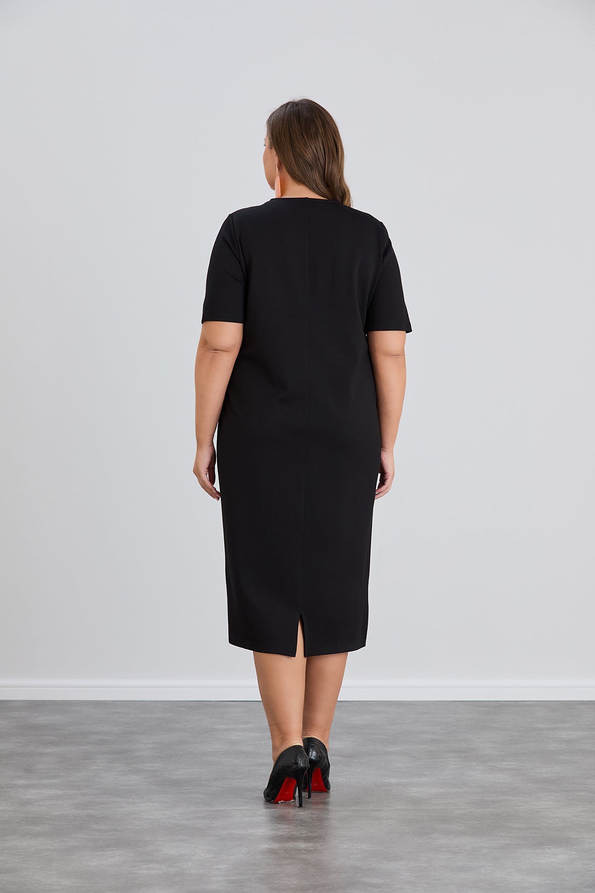 Rochie marime mare cu deschidere din pietricele delicate