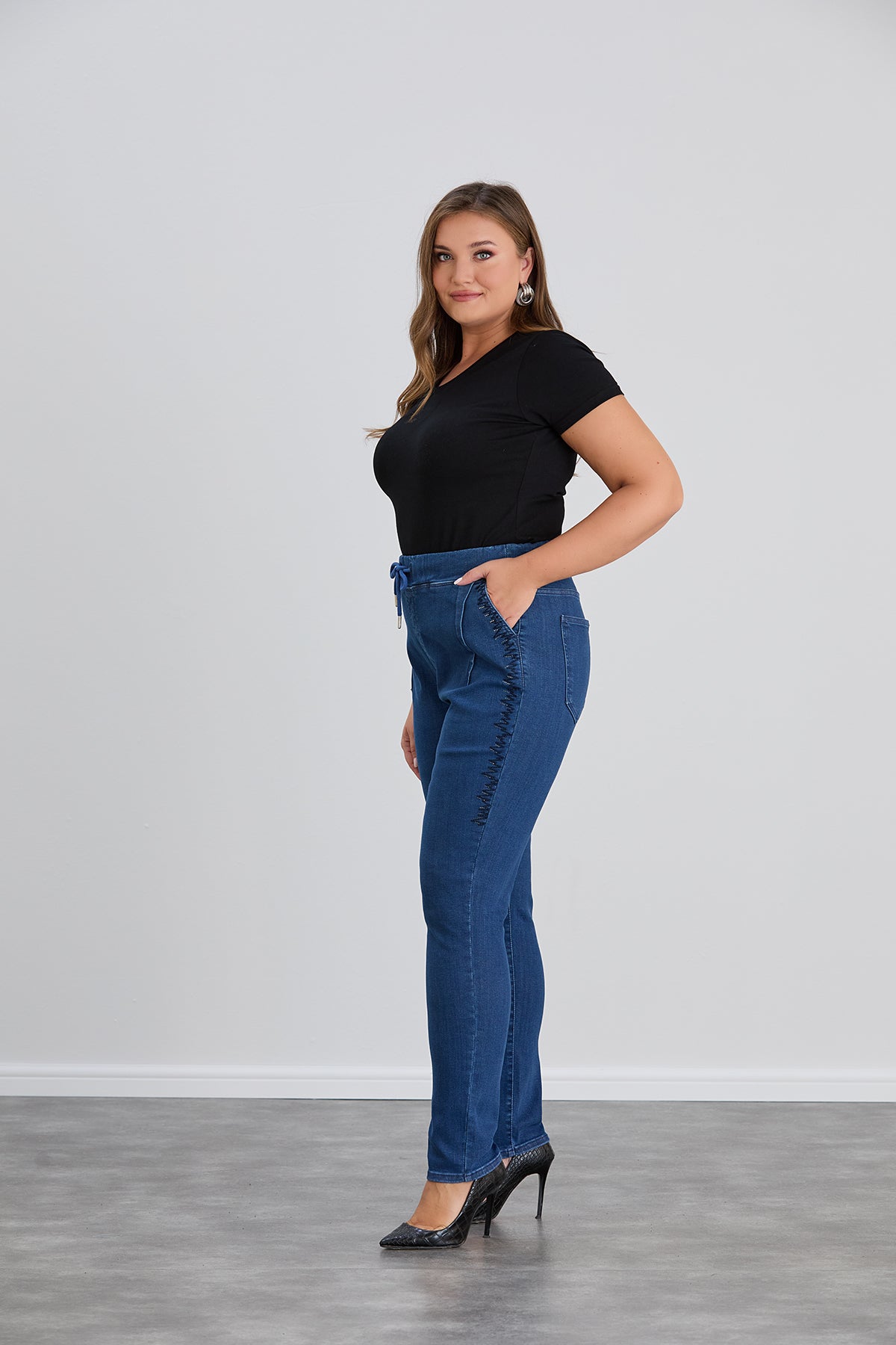 Blugi marime mare cu pietricele si talie elastica