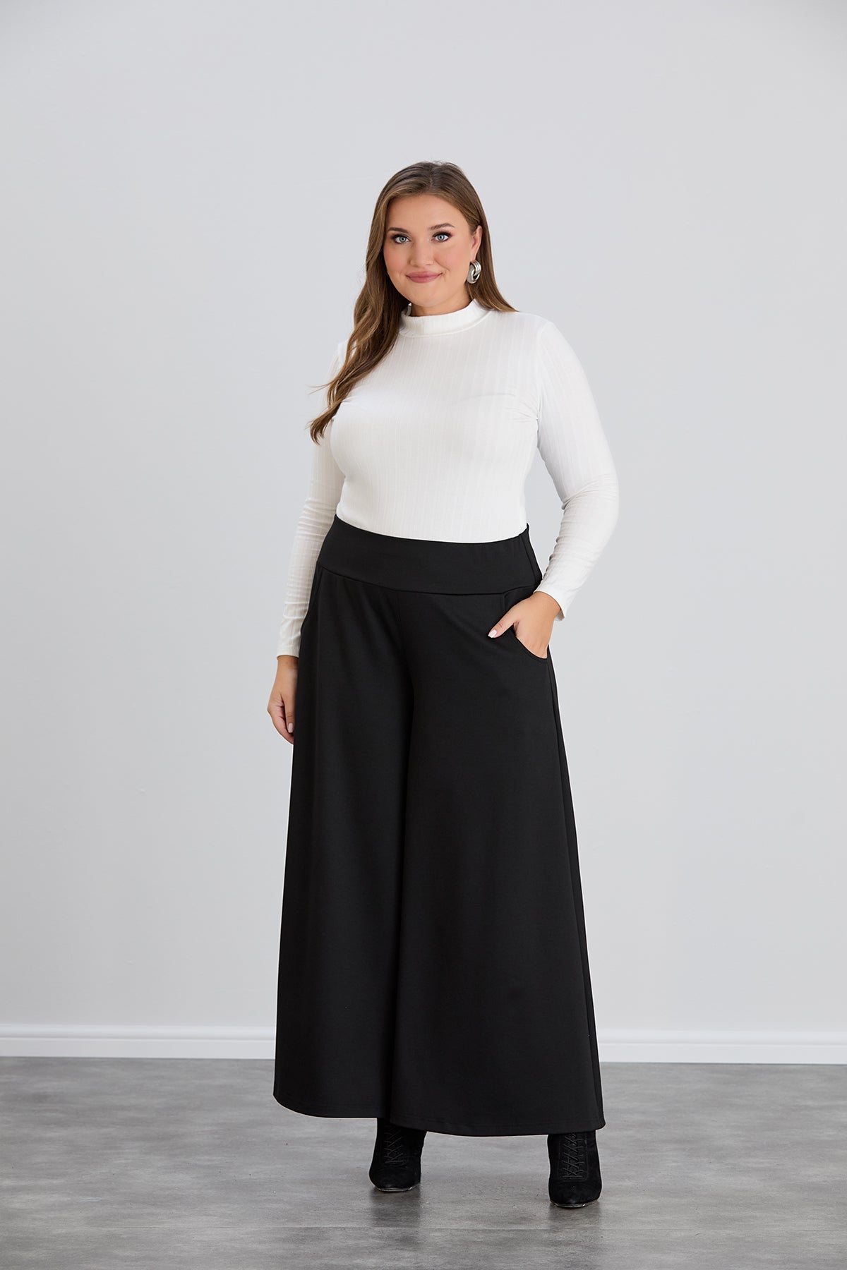 Fusta pantalon marime mare cu buzunare Sara - negru