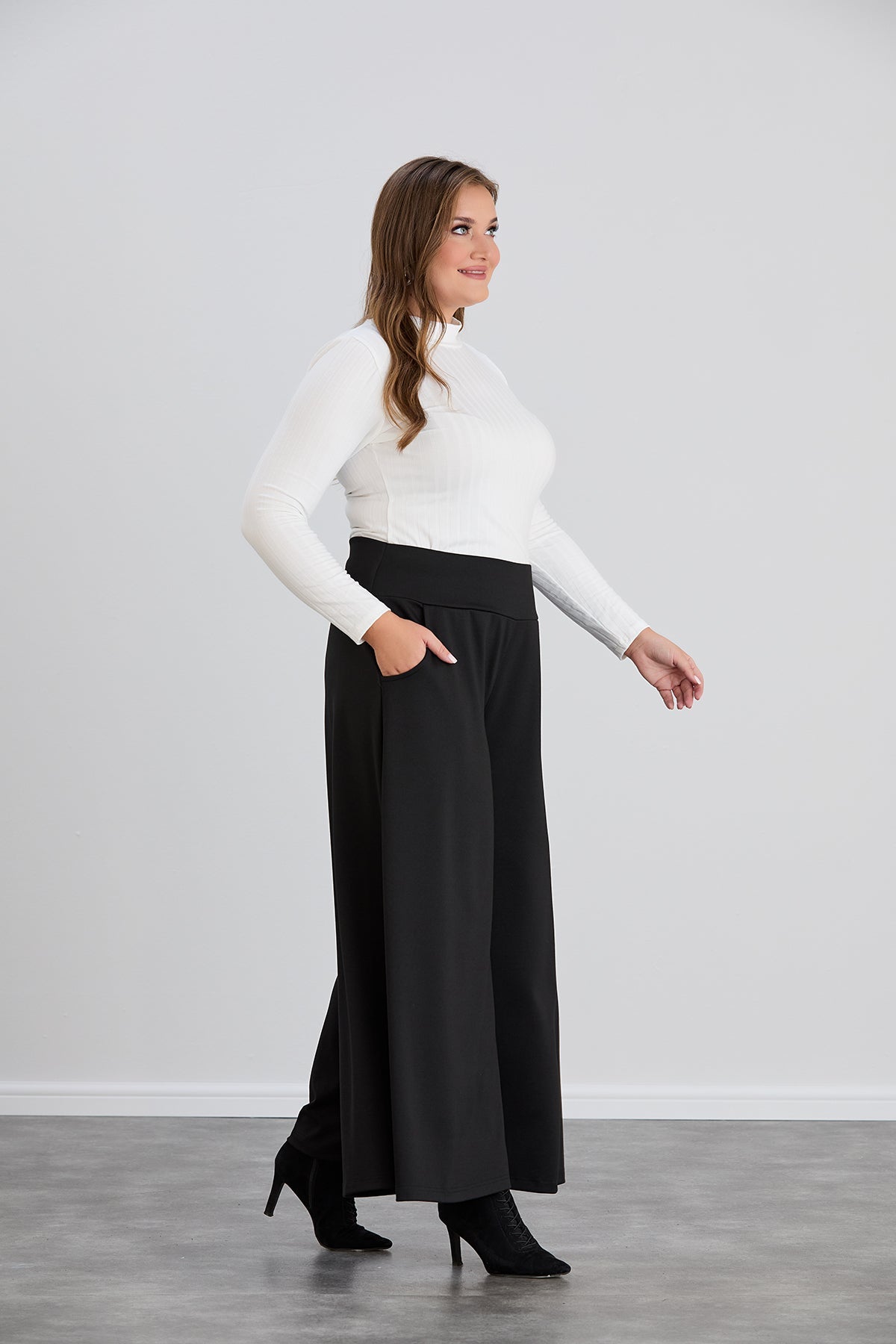 Fusta pantalon marime mare cu buzunare Sara - negru