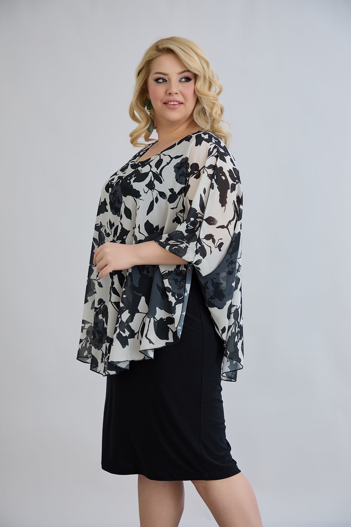 Rochie marime mare din sifon cu accent pe umeri - flori
