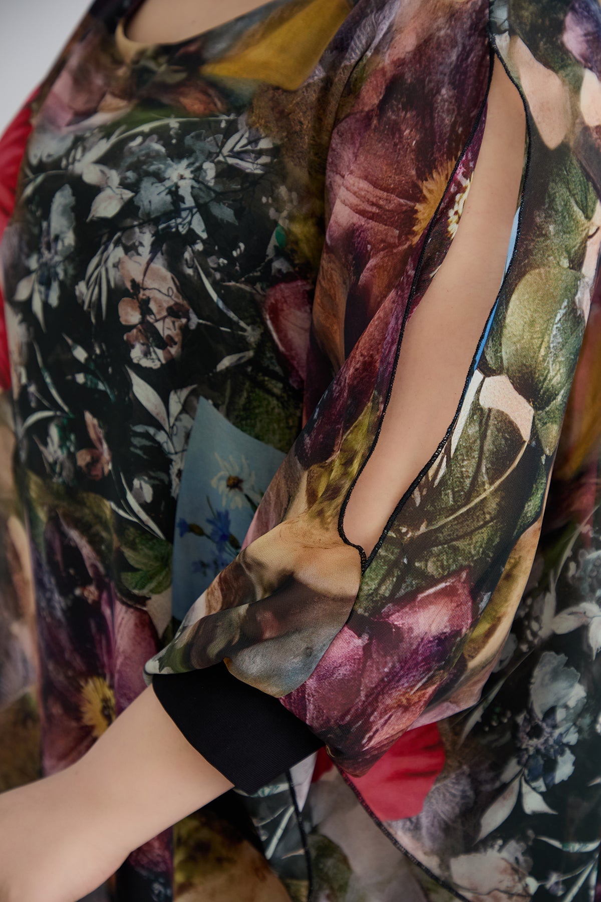 Rochie marime mare din sifon cu accent pe umeri - visiniu