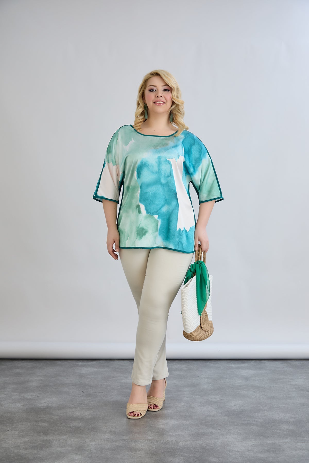 Bluza marime mare cu maneca scurta si accent pe spate - marea mediteraneana