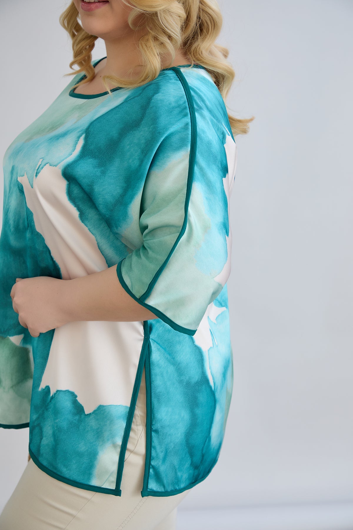Bluza marime mare cu maneca scurta si accent pe spate - marea mediteraneana