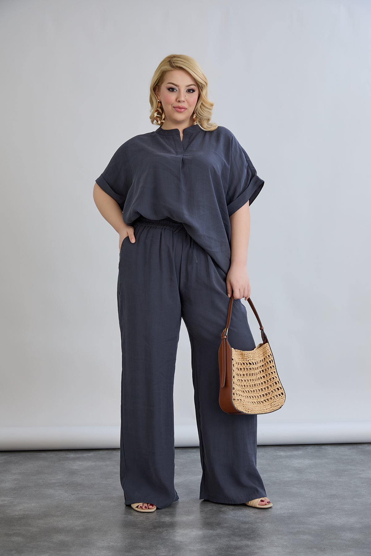 Compleu elegant marime mare din material usor