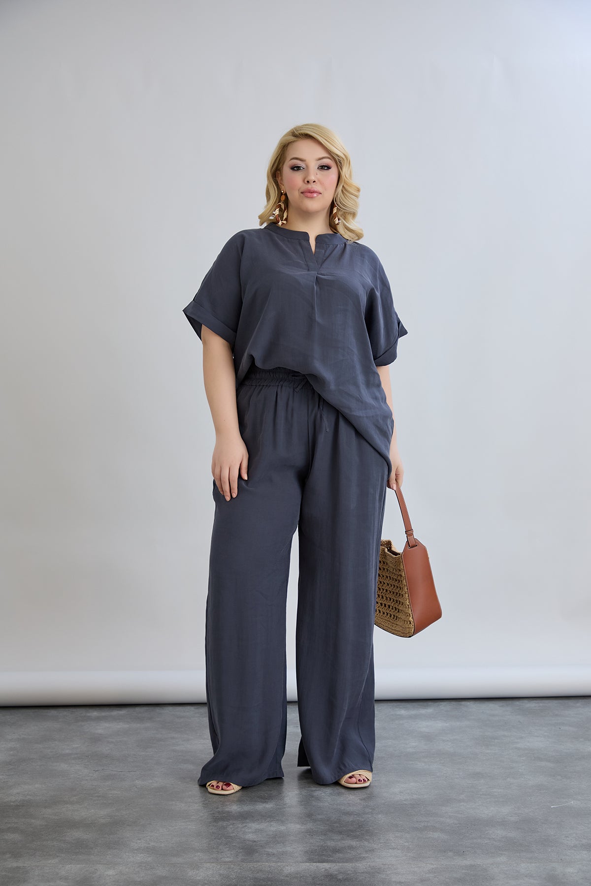 Compleu elegant marime mare din material usor