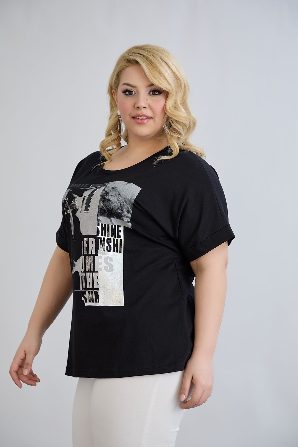 Tricou marime mare din bumbac cu pietricele si imprimeu - negru