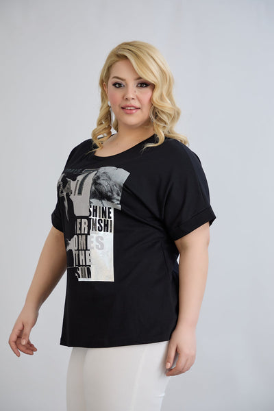 Tricou marime mare din bumbac cu pietricele si imprimeu - negru