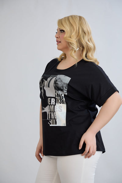 Tricou marime mare din bumbac cu pietricele si imprimeu - negru