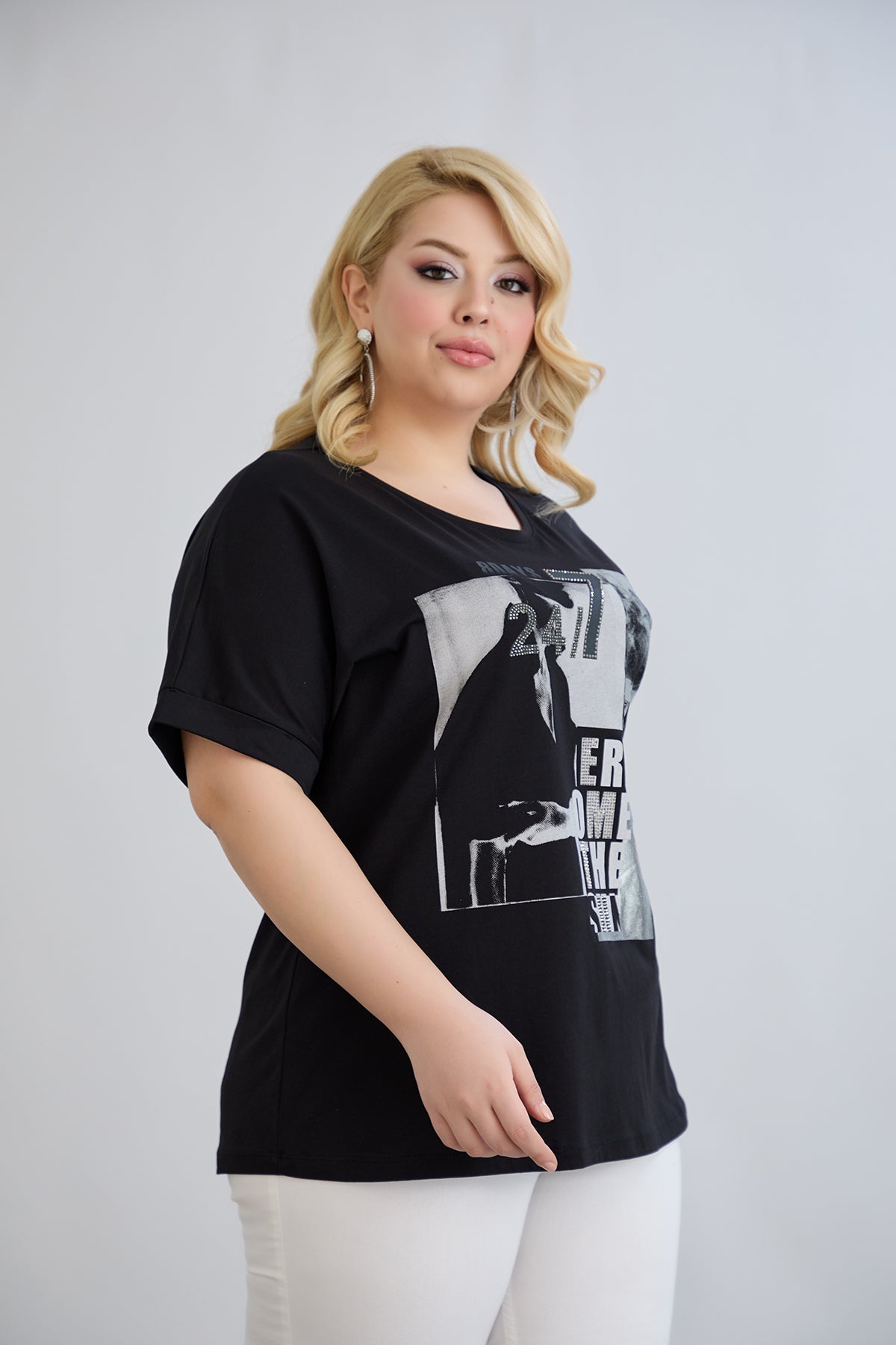 Tricou marime mare din bumbac cu pietricele si imprimeu - negru