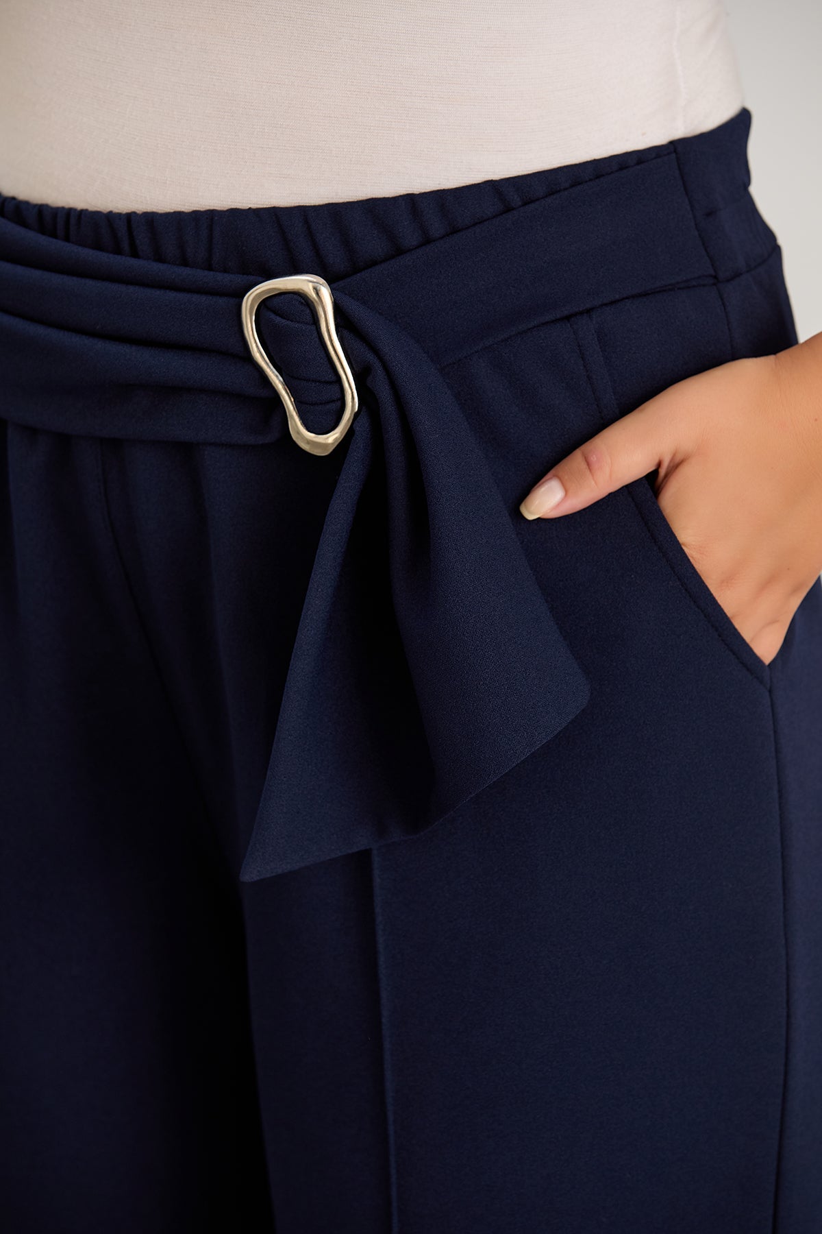 Pantalon marime mare cu cataramă si talie inalta - albastru închis