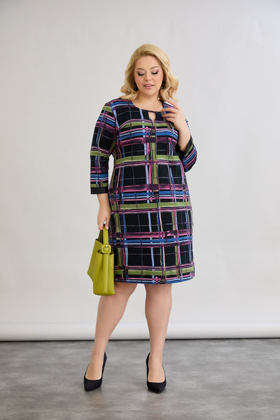 Rochie dreapta marime mare de lungime medie, cu accent pe decolteu