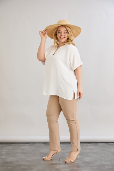 Bluza marime mare cu decolteu in V si pietricele delicate - alb