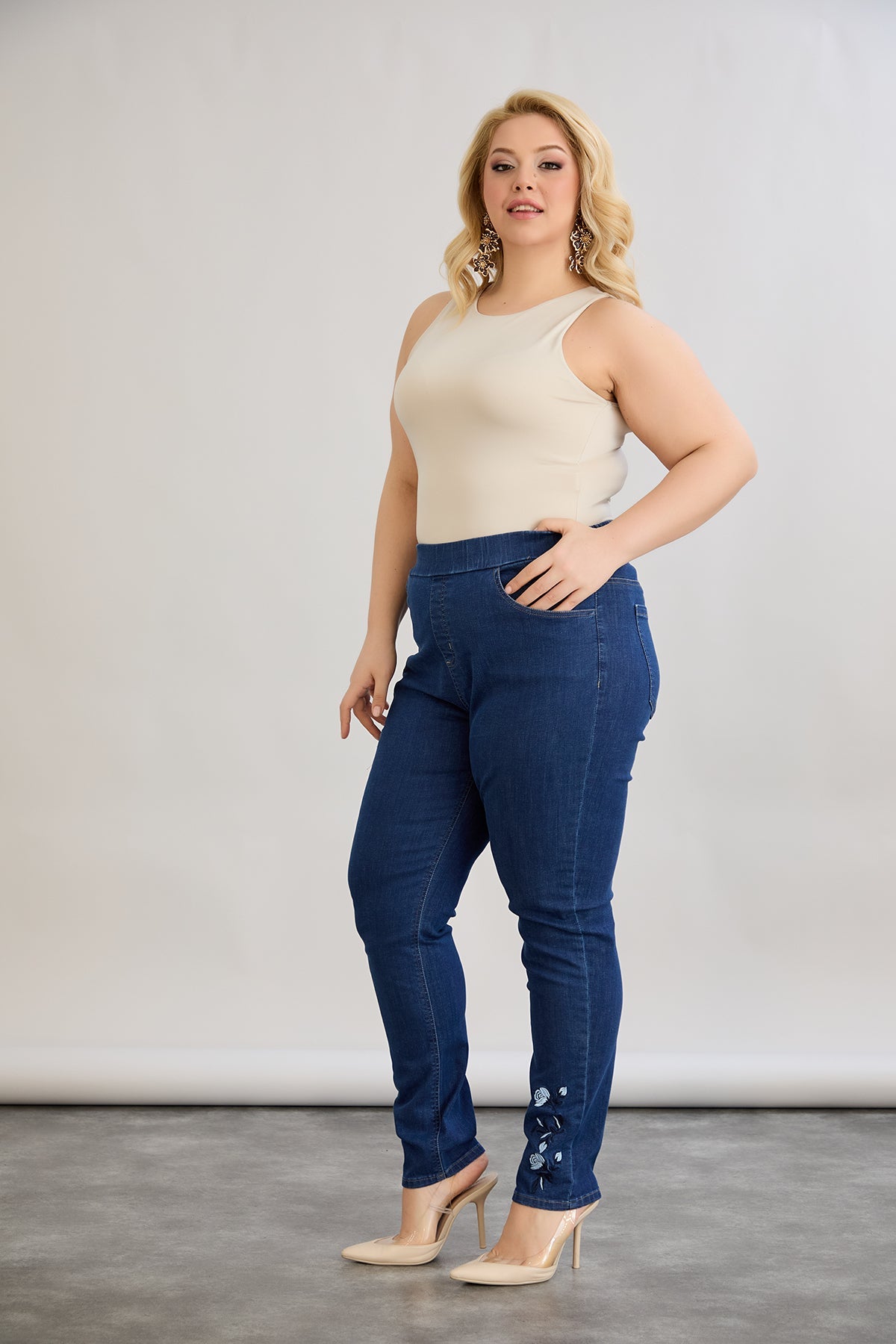 Blugi marime mare elastici de dama cu broderie - albastru