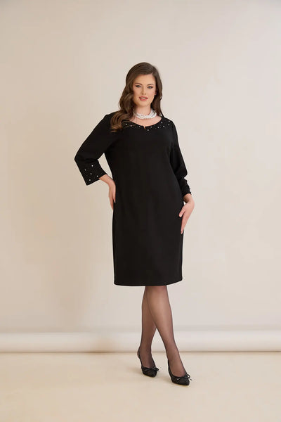 Rochie mărime mare cu decorațiune din pietricele și perle
