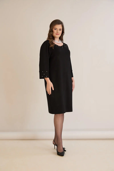 Rochie mărime mare cu decorațiune din pietricele și perle