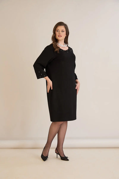 Rochie mărime mare cu decorațiune din pietricele și perle