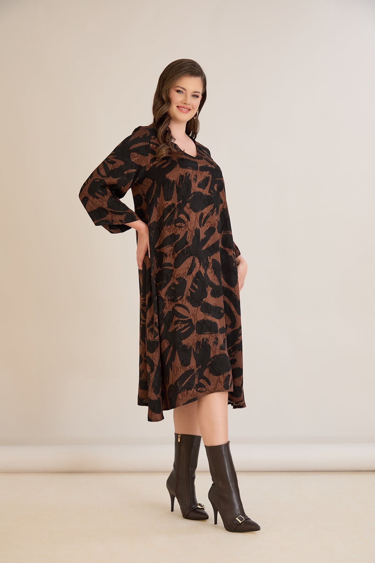 Rochie marime mare croila A din vascoza – mocha