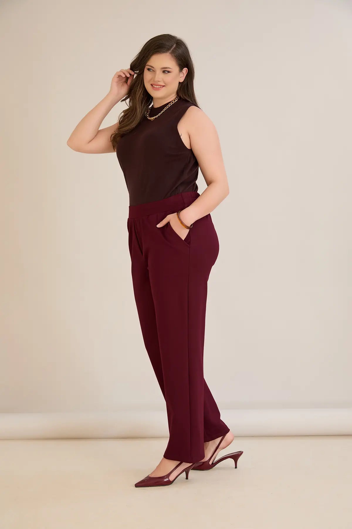 Pantalon mărime mare cu talie elastică și croială dreaptă – bordo