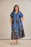 Rochie lungă mărime mare A-line din satin luxos cu imprimeu - albastru