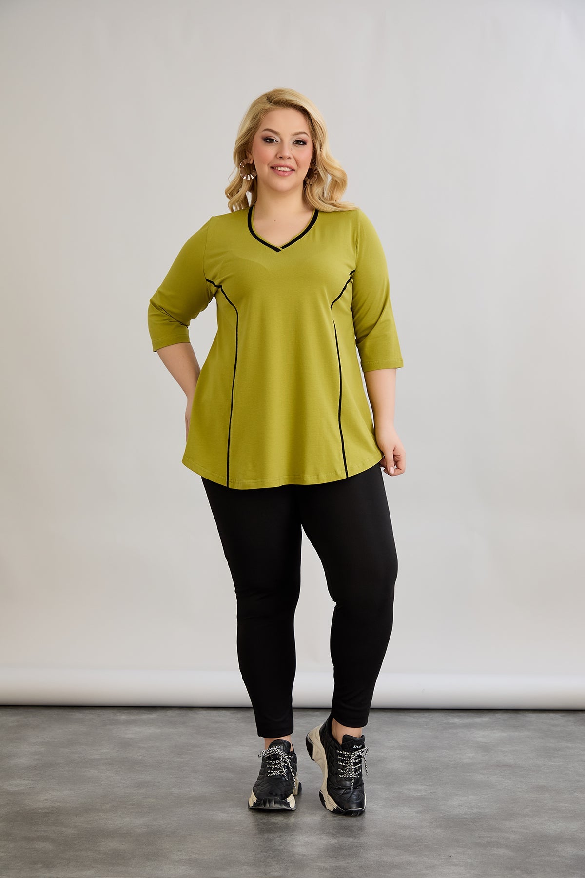 Bluza marime mare din bumbac in linie A cu fitiluri contrastante - verde