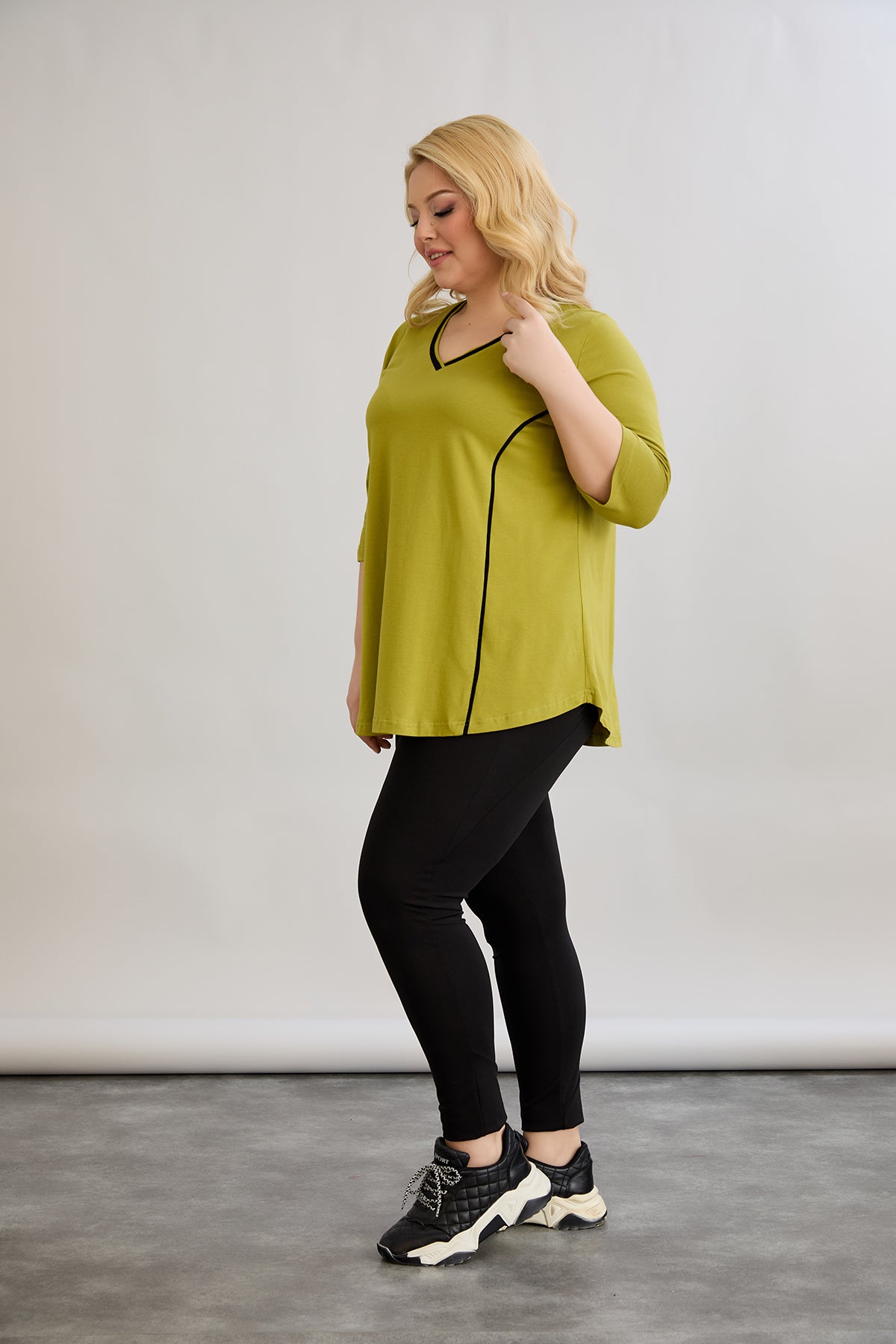 Bluza marime mare din bumbac in linie A cu fitiluri contrastante - verde