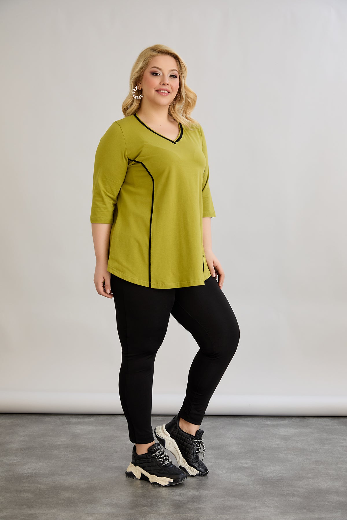 Bluza marime mare din bumbac in linie A cu fitiluri contrastante - verde