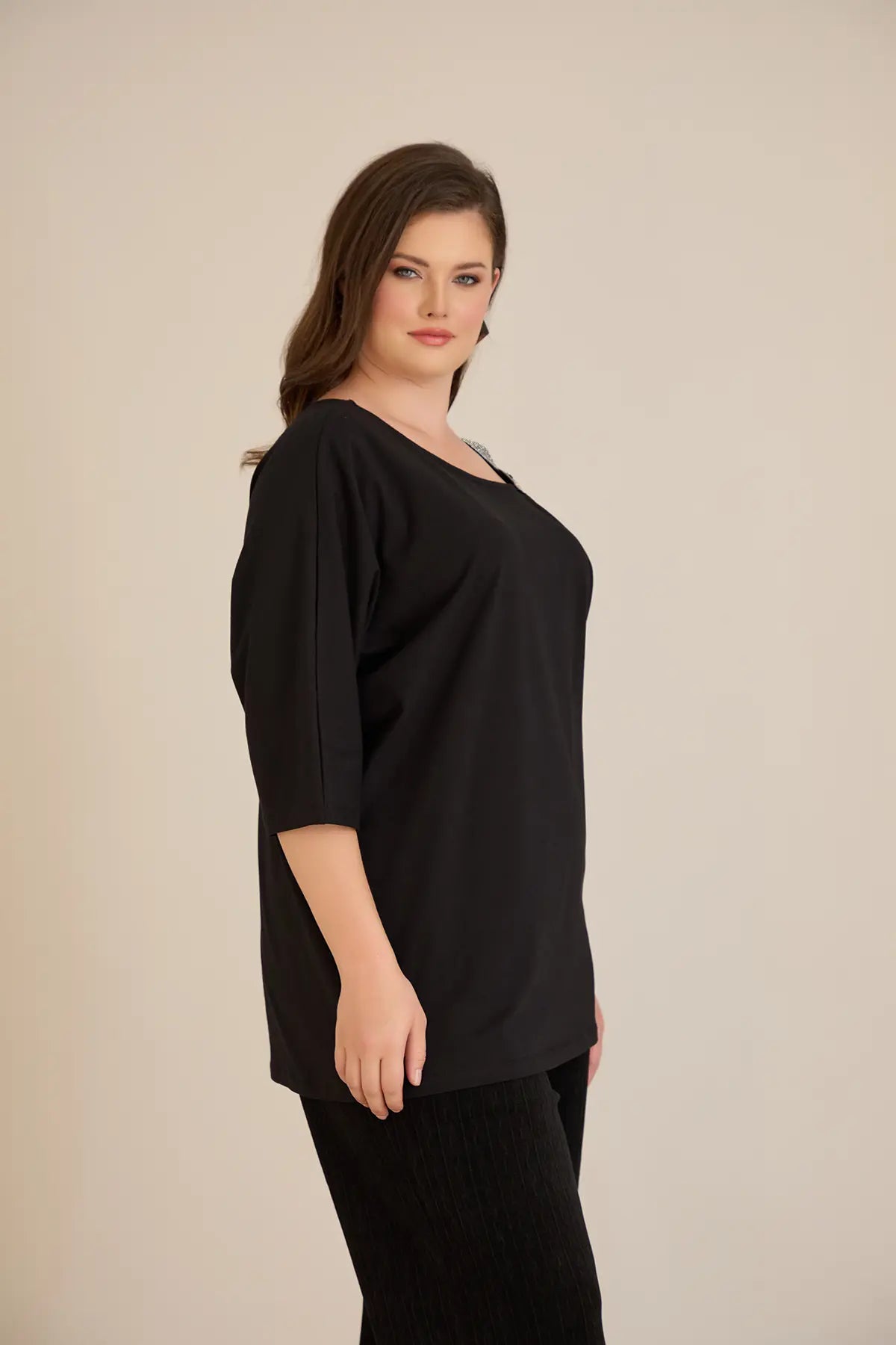 Bluză din bumbac mărime mare cu accent elegant din pietricele