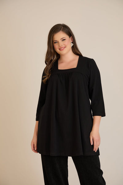 Tunică mărime mare din bumbac cu falduri și decolteu pătrat – negru