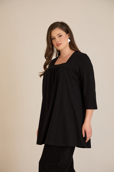 Tunică mărime mare din bumbac cu falduri și decolteu pătrat – negru
