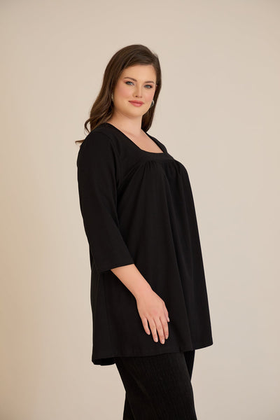 Tunică mărime mare din bumbac cu falduri și decolteu pătrat – negru