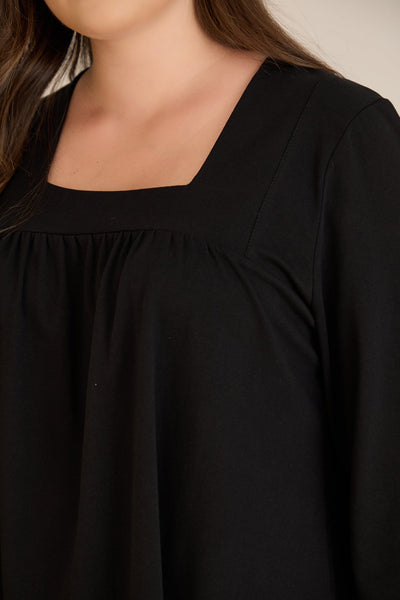 Tunică mărime mare din bumbac cu falduri și decolteu pătrat – negru