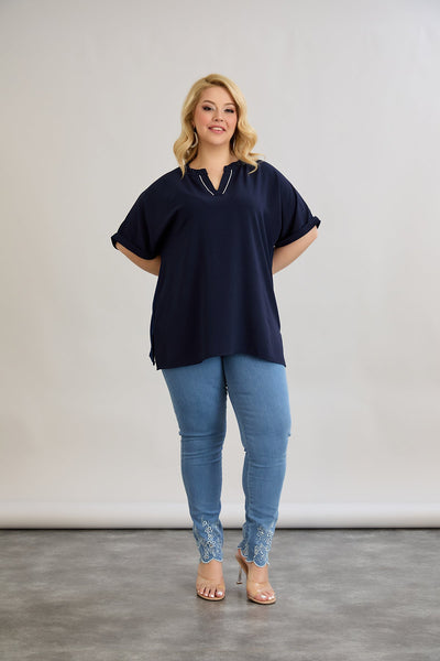 Blugi marime mare cu talie elastica si broderie