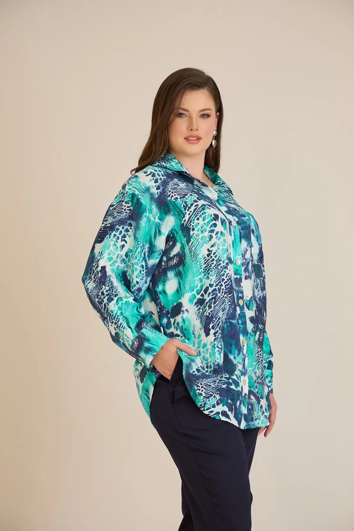Cămașă elegantă mărime mare din viscoză fină – turcoaz