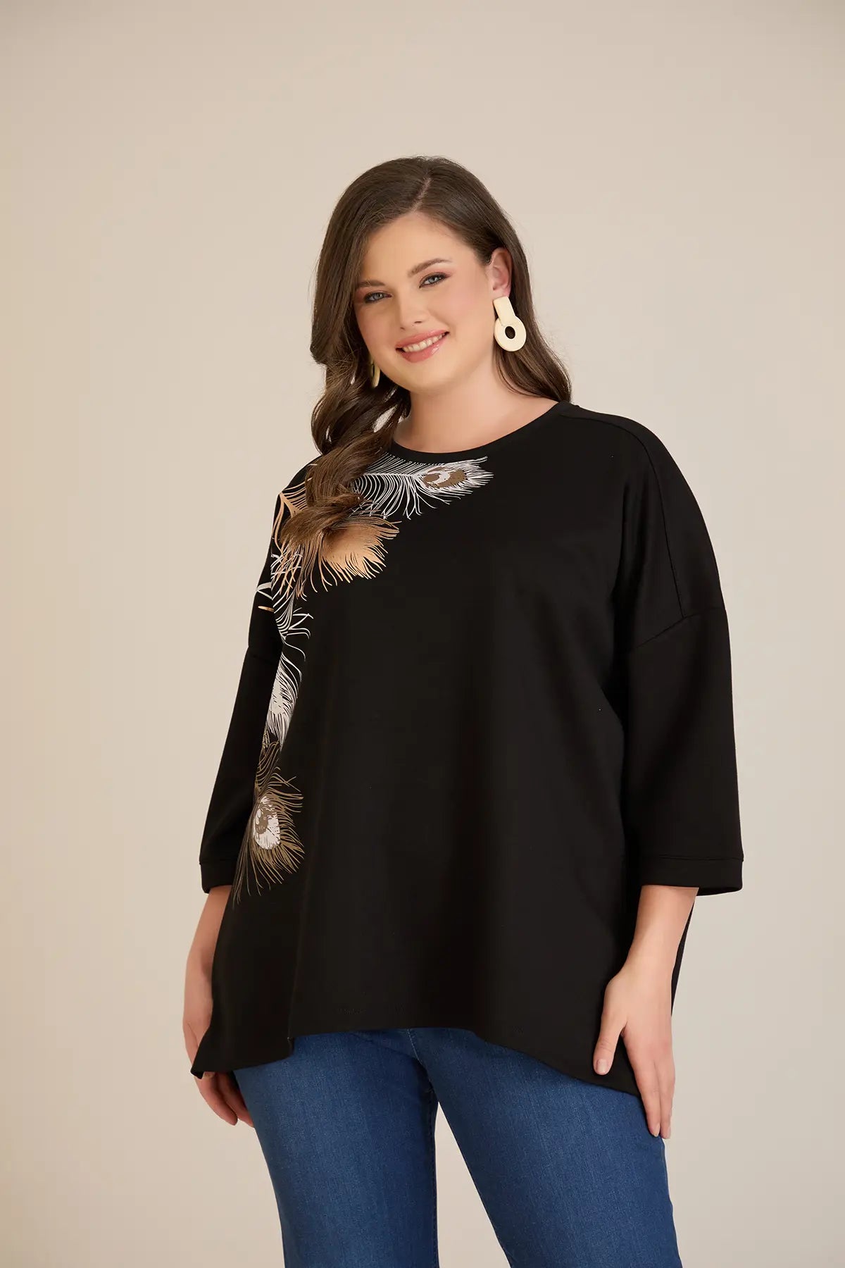 Bluză mărime mare cu aplicație delicată cu pene