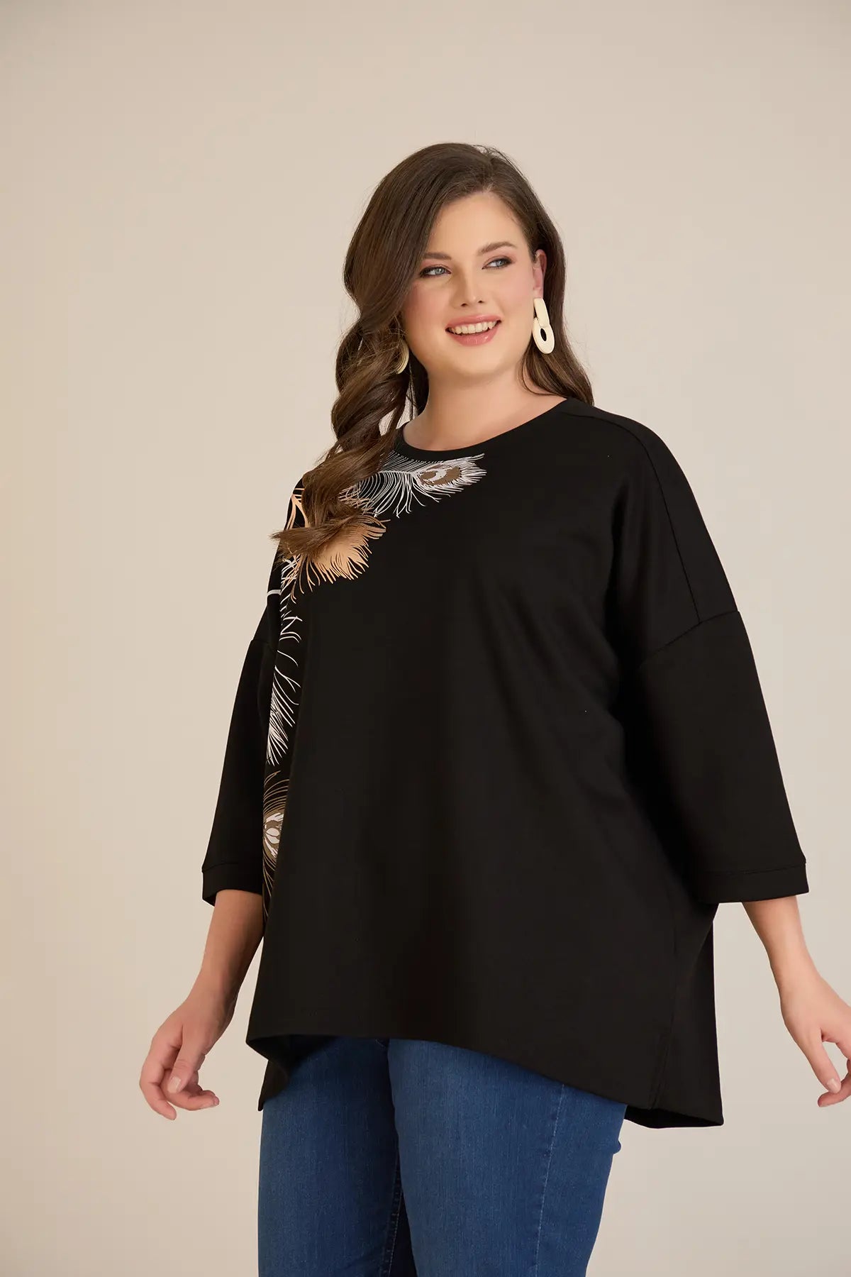 Bluză mărime mare cu aplicație delicată cu pene