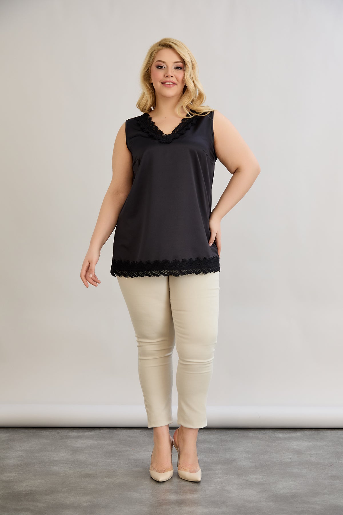 Maiou marime mare din satin cu dantela - negru