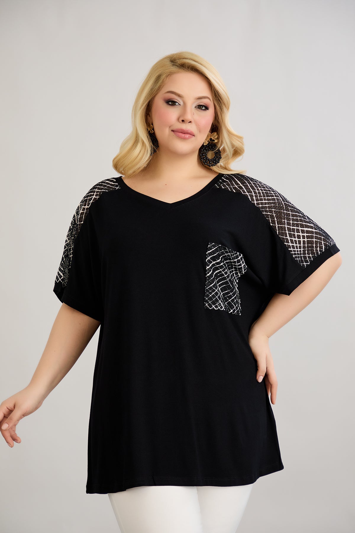 Bluza marime mare cu plasa decorativa - negru