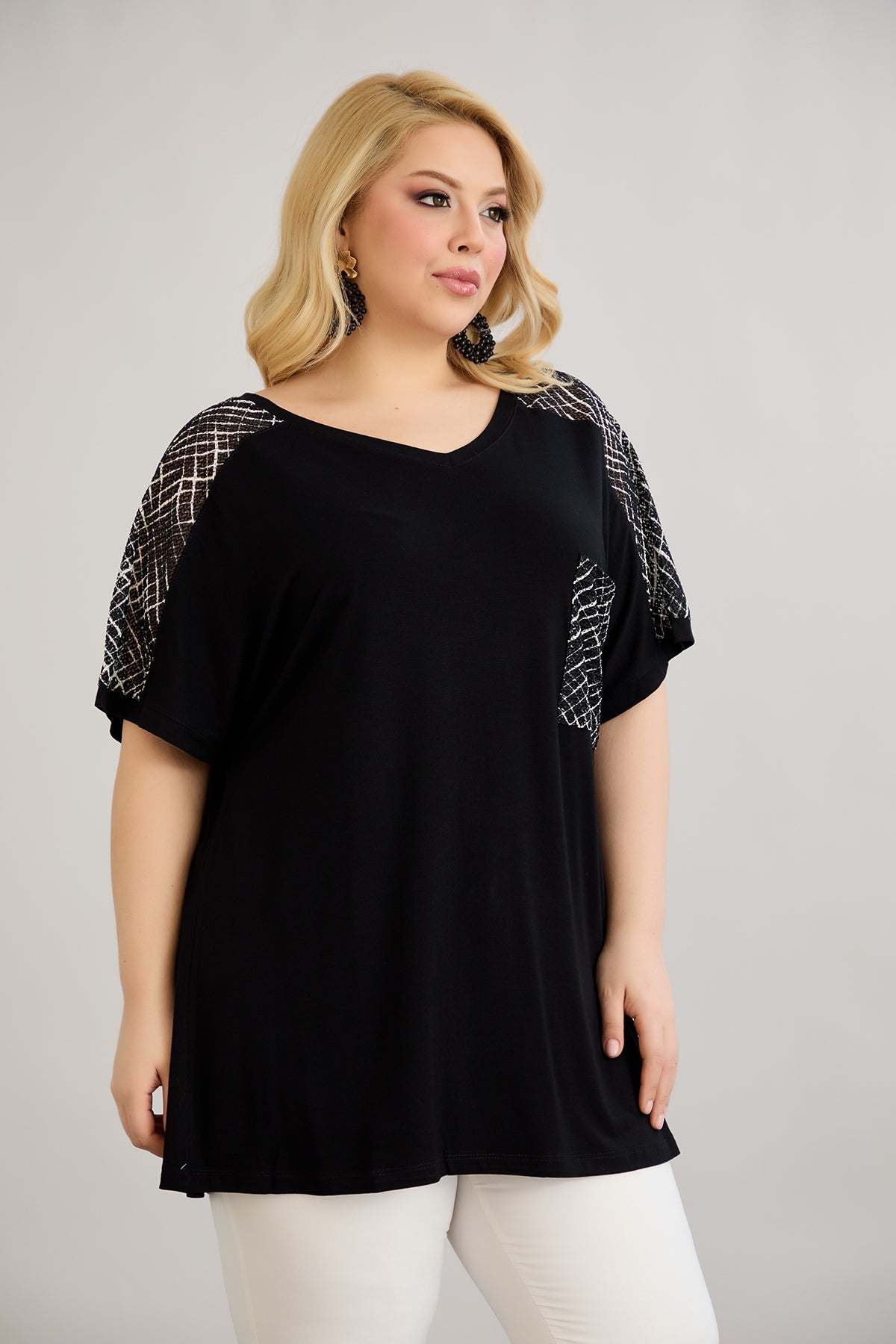 Bluza marime mare cu plasa decorativa - negru