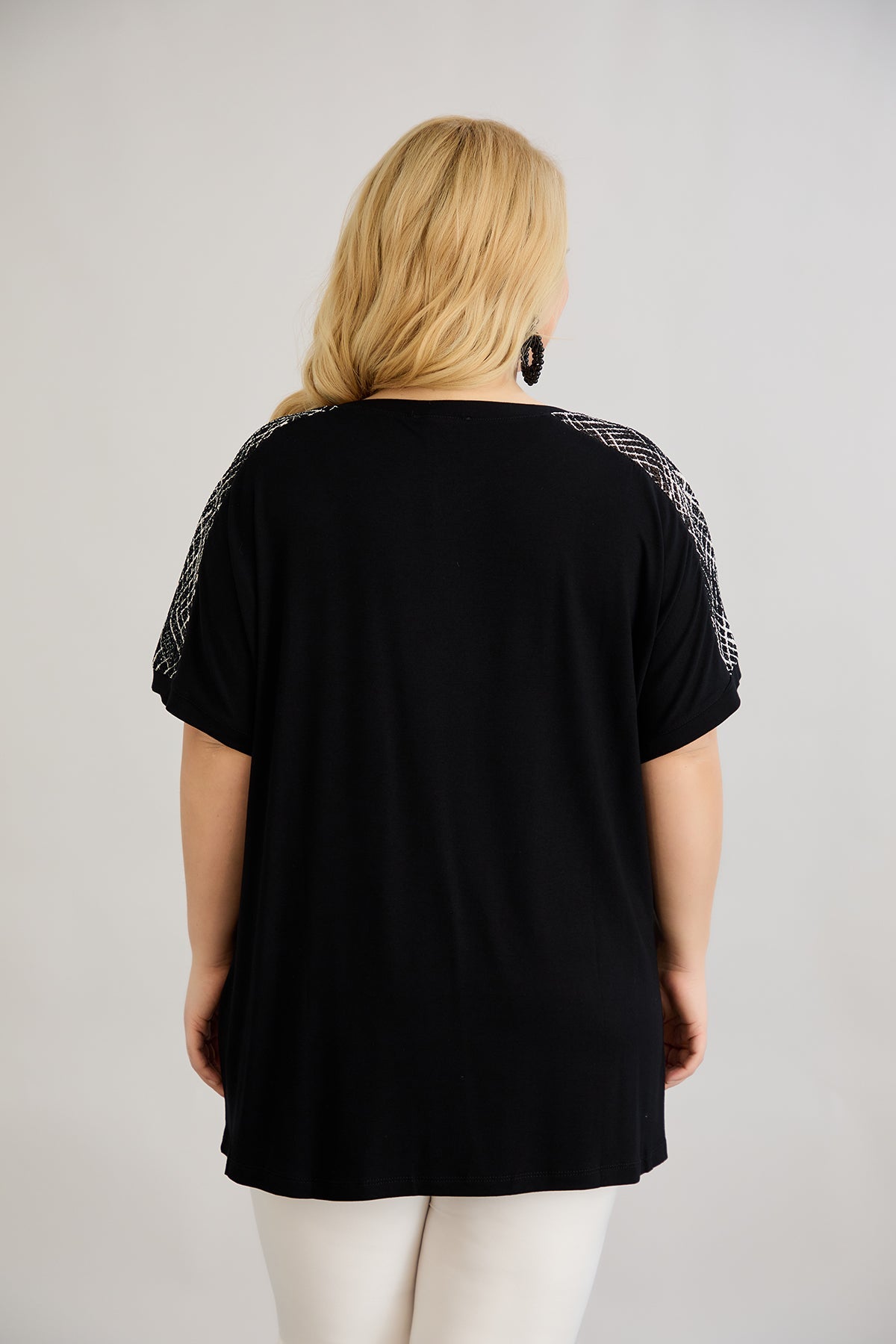 Bluza marime mare cu plasa decorativa - negru