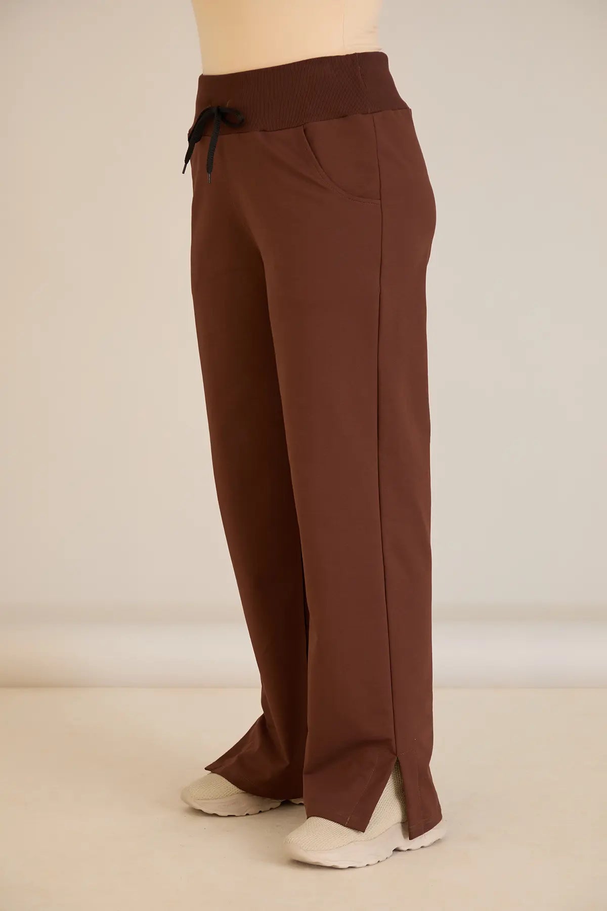 Pantalon larg marime mare cu despicaturi laterale - cafea